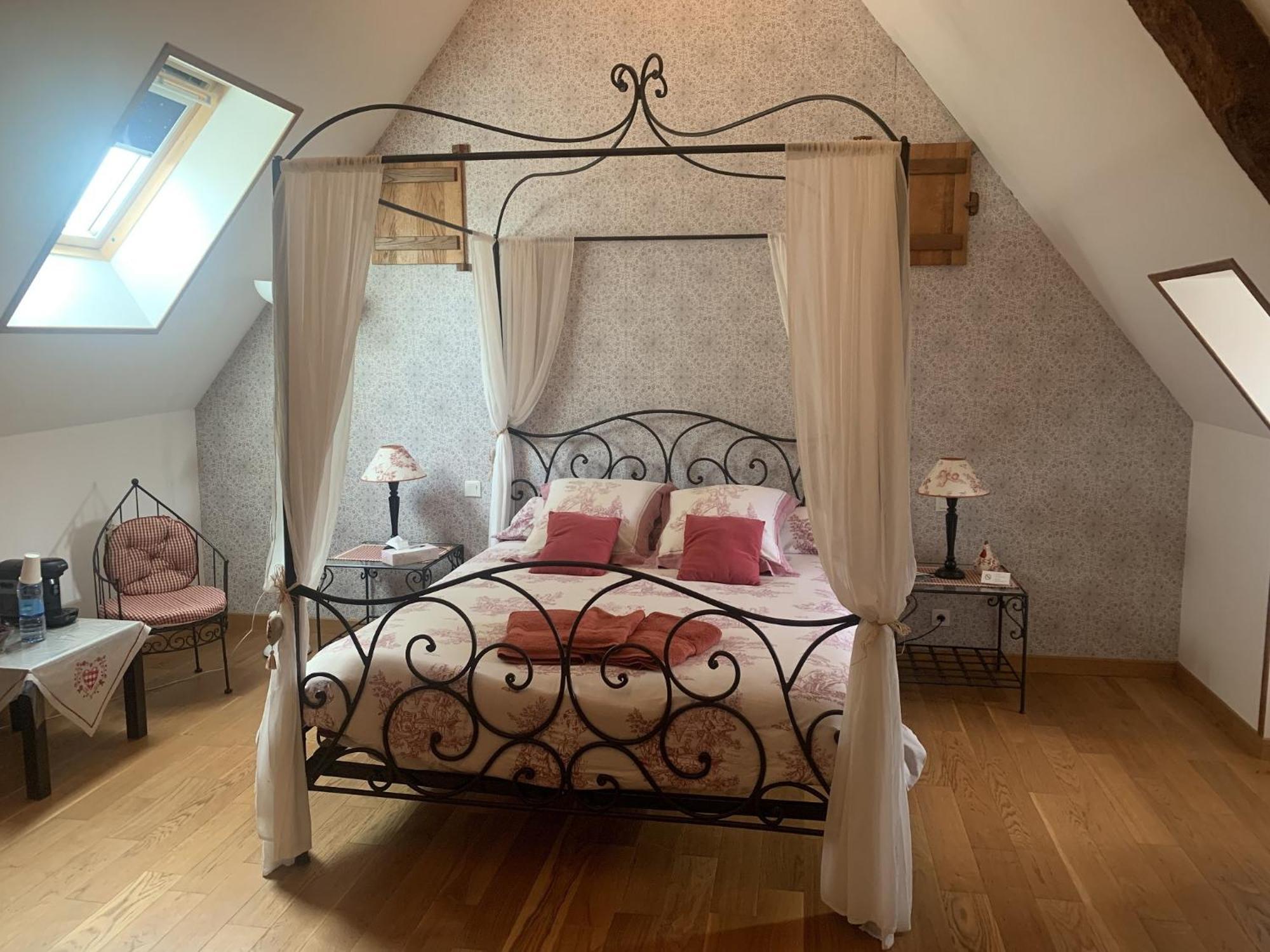 Le Clos Des Tilleuls D Day Home, Chambres D'Hotes, Suite Avec Sauna Privatif, Suite Avec Balneotherapie Privative, En Supplement Option Spa Bain A Remous La Vendelee Экстерьер фото